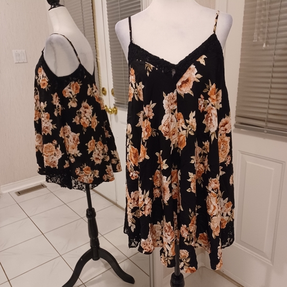 4/$40 Lacy Floral Nighty - Size Small - Picture 1 of 7
